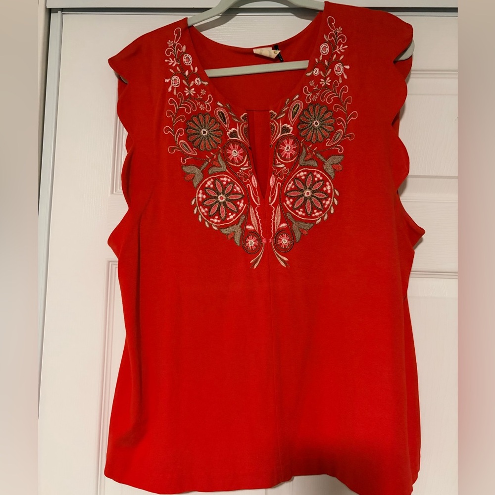EUC Akemi + Kin scalloped top